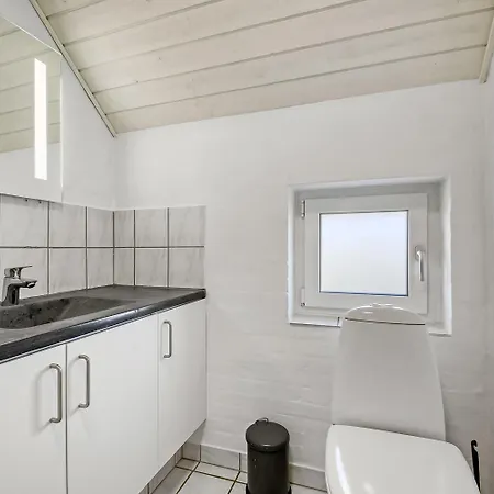 Veludstyret Poolhus Taet Pa Vesterhavet Sj470
