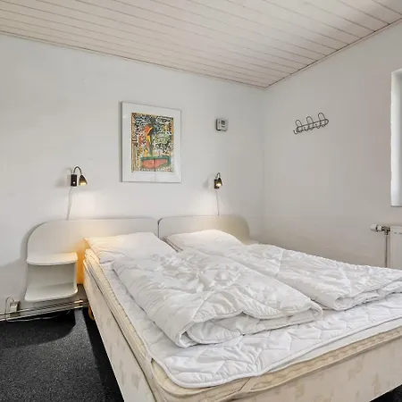Veludstyret Poolhus Taet Pa Vesterhavet Sj470 Vakantiehuis Harboør